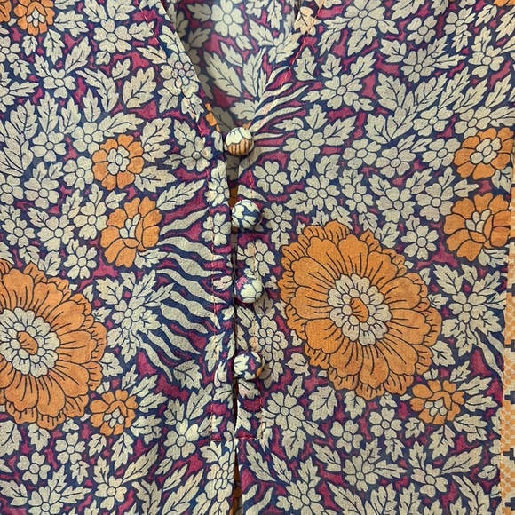 Joie Gloria 100% Silk floral blouse in the color Cantaloupe. Size M, like new - Picture 4 of 4